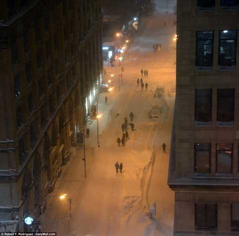 Đường phố ở New York lúc chưa được dọn tuyết Đường phố ở New York lúc chưa được dọn tuyết