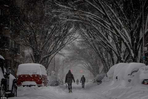 Tuyết nhấn chìm mọi thứ ở Brooklyn, New York Tuyết nhấn chìm mọi thứ ở Brooklyn, New York