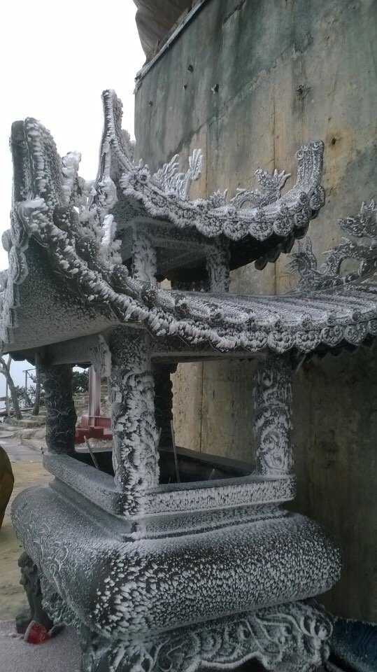 Băng trắng đẹp ngỡ ngàng trên Chùa Đồng Yên Tử