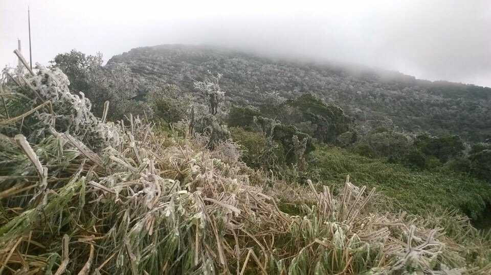 Băng trắng đẹp ngỡ ngàng trên Chùa Đồng Yên Tử