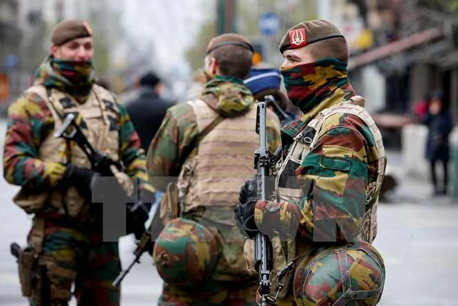 Binh sỹ Bỉ tuần tra tại thủ đô Brussels. (Nguồn: THX/TTXVN)