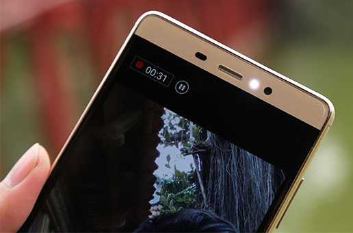 Kiểu dáng thiết kế và chất liệu tương đồng