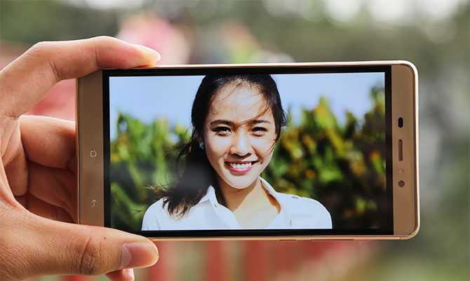 camera trước 3.3 MP