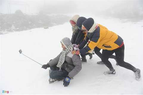 Giới trẻ, thỏa sức, trượt tuyết, Mẫu Sơn, phá kỷ lục, -4,2 độ C