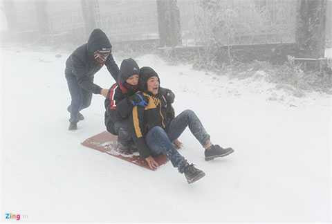 Giới trẻ, thỏa sức, trượt tuyết, Mẫu Sơn, phá kỷ lục, -4,2 độ C