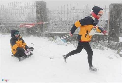 Giới trẻ, thỏa sức, trượt tuyết, Mẫu Sơn, phá kỷ lục, -4,2 độ C
