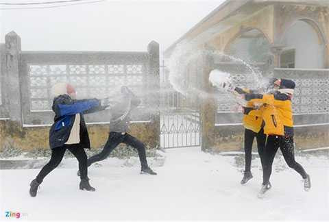 Giới trẻ, thỏa sức, trượt tuyết, Mẫu Sơn, phá kỷ lục, -4,2 độ C