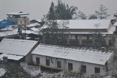 Lào Cai vẫn trắng xóa, chưa có dấu hiệu giảm băng tuyết