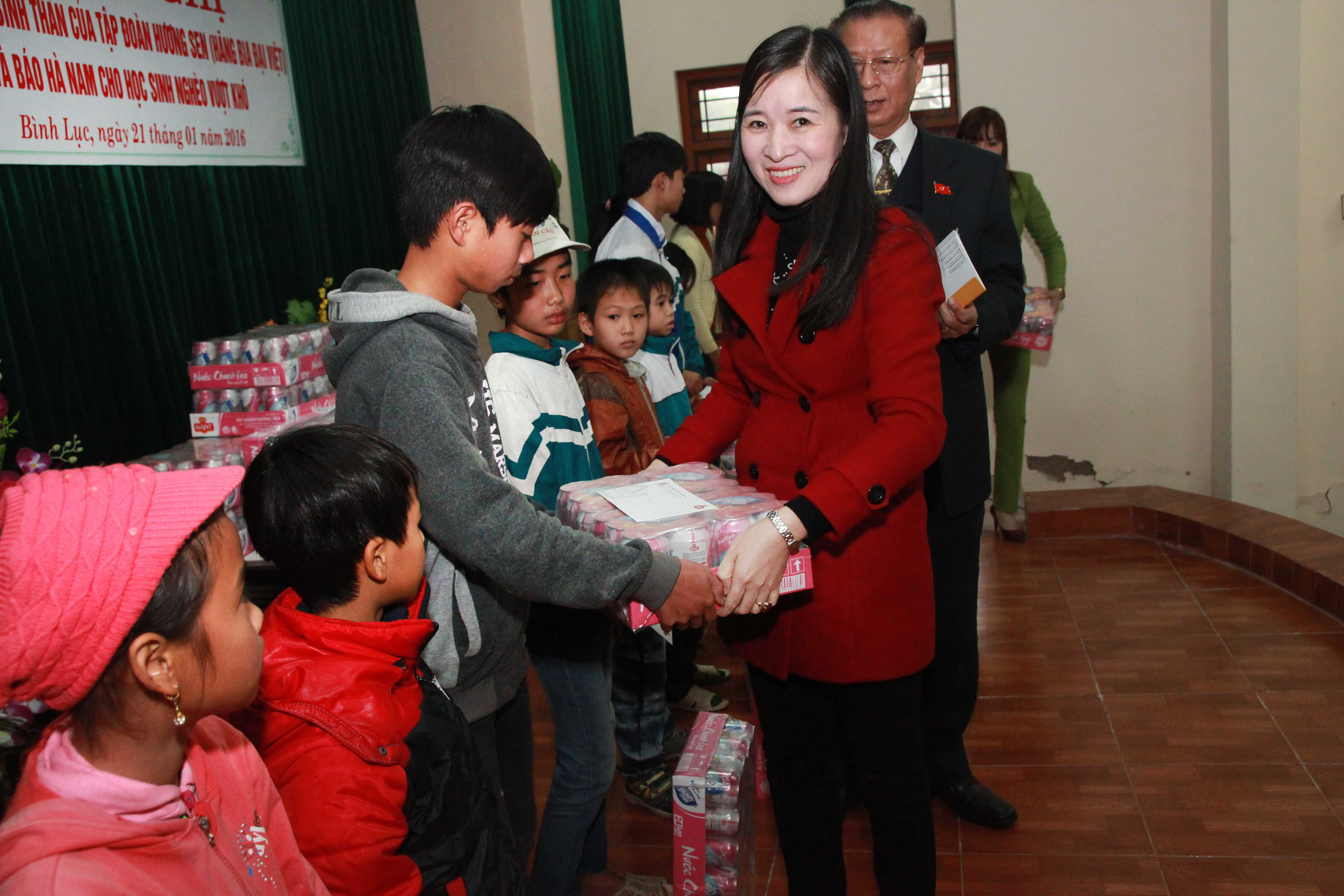 Tập đoàn Hương Sen khởi động 'chương trình 2016 phần quà'