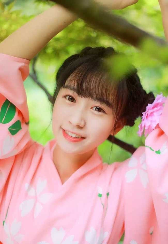 Nữ sinh xinh đẹp trường Mỹ thuật