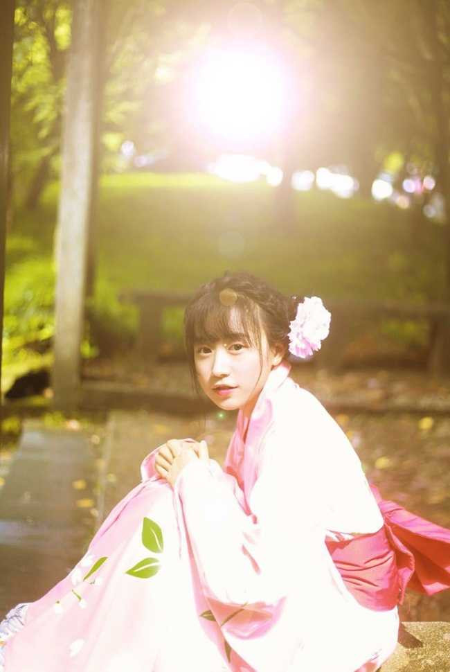 Nữ sinh xinh đẹp trường Mỹ thuật