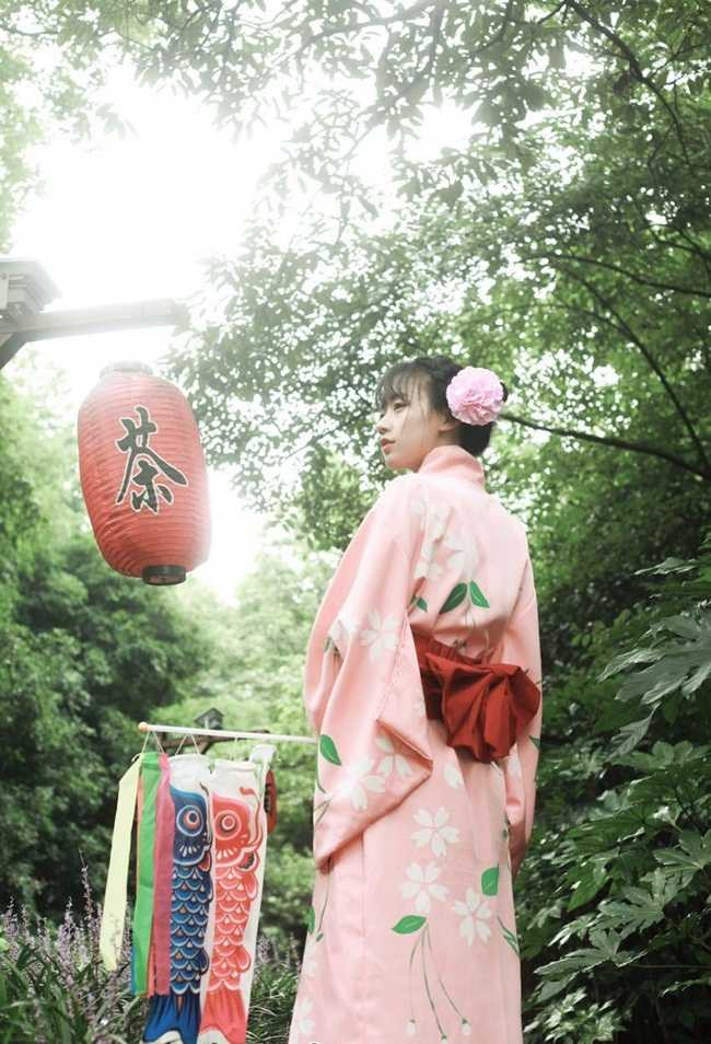 Nữ sinh xinh đẹp trường Mỹ thuật