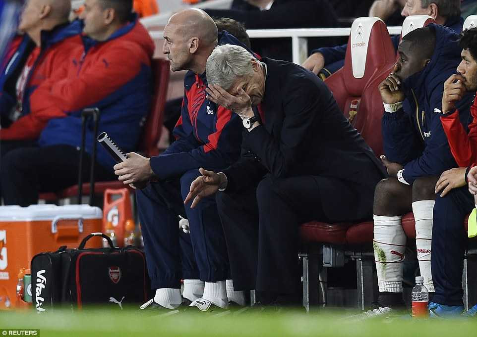 HLV Arsene Wenger thất vọng sau trận