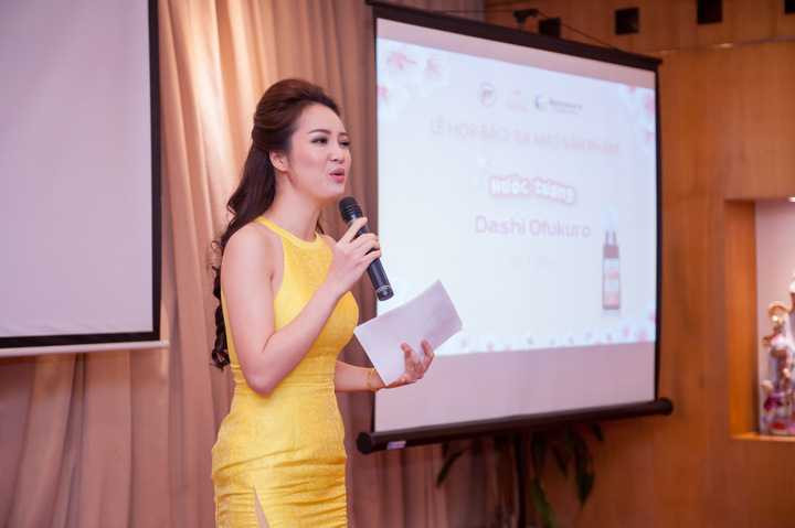 Thuỵ Vân chia sẻ kinh nghiệm dùng nước hầm xương ninh, nhừ cho bé ăn chưa chắc đã đủ dinh dưỡng cho bé mà còn làm tăng hàm lượng axit béo trong cơ thể bé.