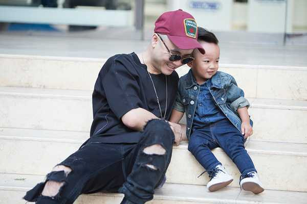 Ngay từ nhỏ, Nhím đã được bố định hình phong cách thời trang.