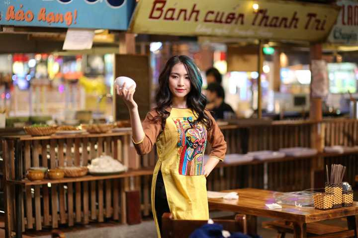 Với chất nhạc rộn rã, hình ảnh sinh động, tuyệt đẹp và cách diễn của Hoà Minzy và Mr.T còn có phần “tửng” hơn trước.