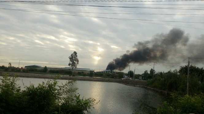 Hiện trường vụ cháy tại bãi rác Hòa Phú-Ảnh: Nam Long