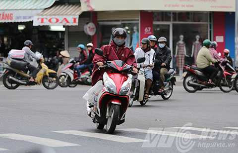 Người Đà Nẵng, co ro, lạnh bất ngờ, lười ra đường, bịt kín