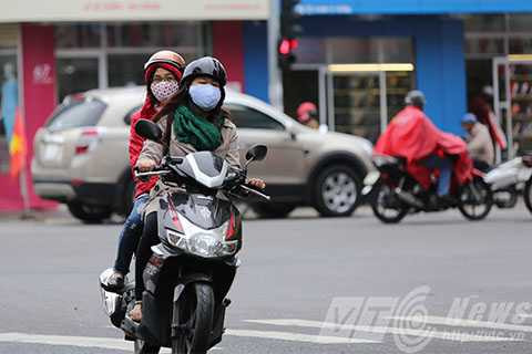 Người Đà Nẵng, co ro, lạnh bất ngờ, lười ra đường, bịt kín