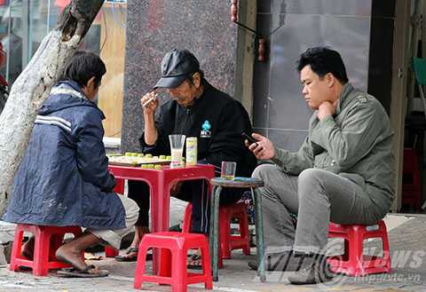 Người Đà Nẵng, co ro, lạnh bất ngờ, lười ra đường, bịt kín