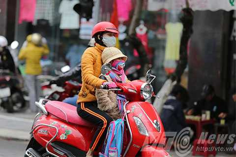 Người Đà Nẵng, co ro, lạnh bất ngờ, lười ra đường, bịt kín