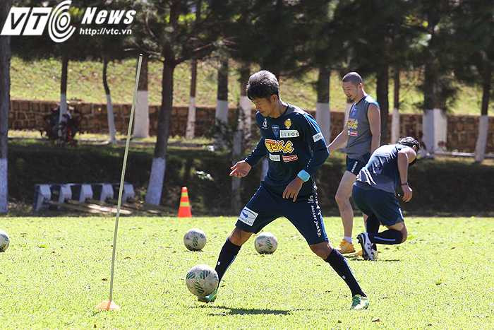 'King Kazu' dường như không hề nghỉ ngơi phút nào trong suốt 2 tiếng đồng hồ tập luyện (ảnh: Hoàng Tùng)