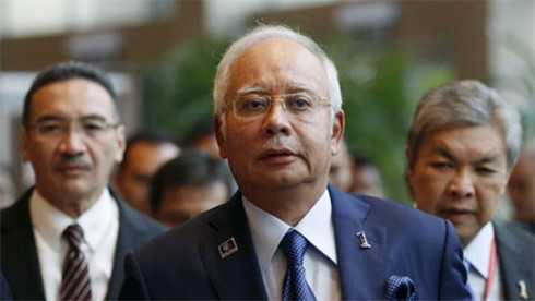 Thủ tướng Malaysia Najib Razak (giữa) đến Hội nghị về chủ nghĩa khủng bố ở Kuala Lumpur