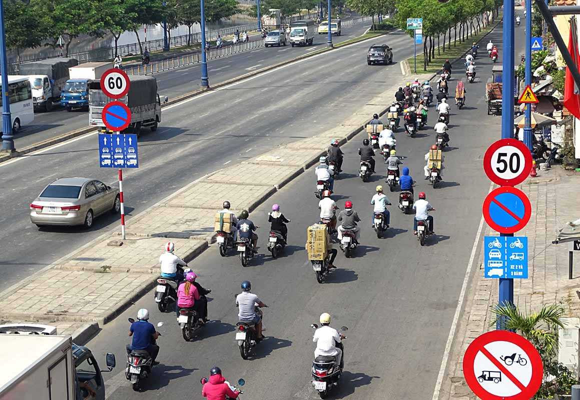 Lưu lượng giao thông trên đại lộ Võ Văn Kiệt đã trở nên thông thoáng hơn 