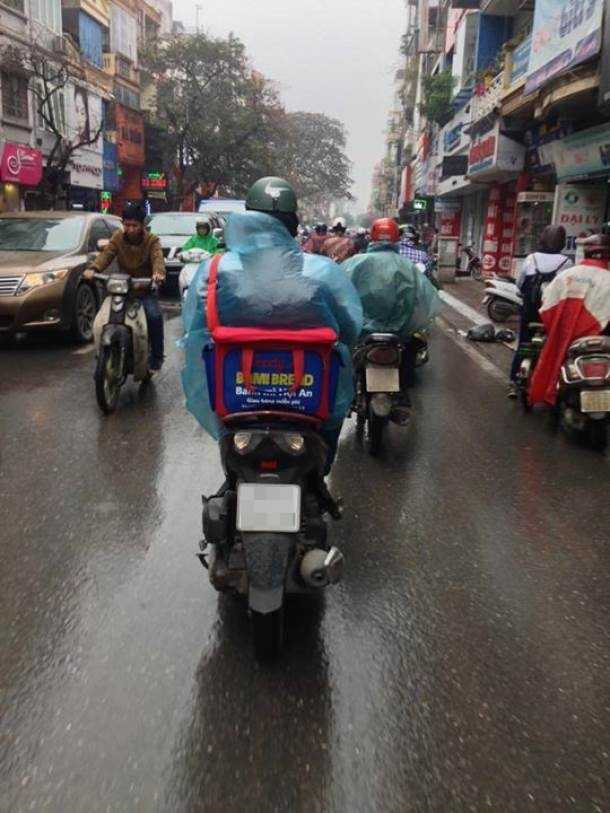 Dịch vụ giao hàng 'hét giá' gấp đôi vẫn không hết việc