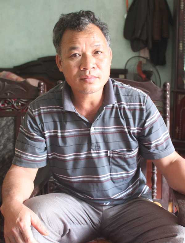 Ông Bùi Văn Thi, Trưởng bản Chũm chia sẻ với phóng viên Ông Bùi Văn Thi, Trưởng bản Chũm chia sẻ với phóng viên