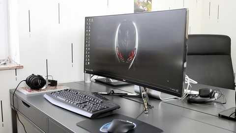 Màn hình lớn, hiển thị sắc nét mang đến cho game thủ những trải nghiệm chân thực hơn Màn hình lớn, hiển thị sắc nét mang đến cho game thủ những trải nghiệm chân thực hơn