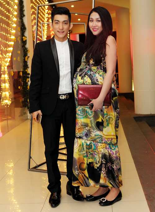 Đôi vợ chồng đang hồi hộp chờ ngày con trai chào đời.