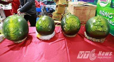 Không chỉ có dưa hấu in hình khỉ, mà còn có cả loại dưa in hình Phúc - Lộc - Thọ, Quan Thế Âm…