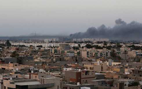 Thủ đô Libya chìm trong khói lửa