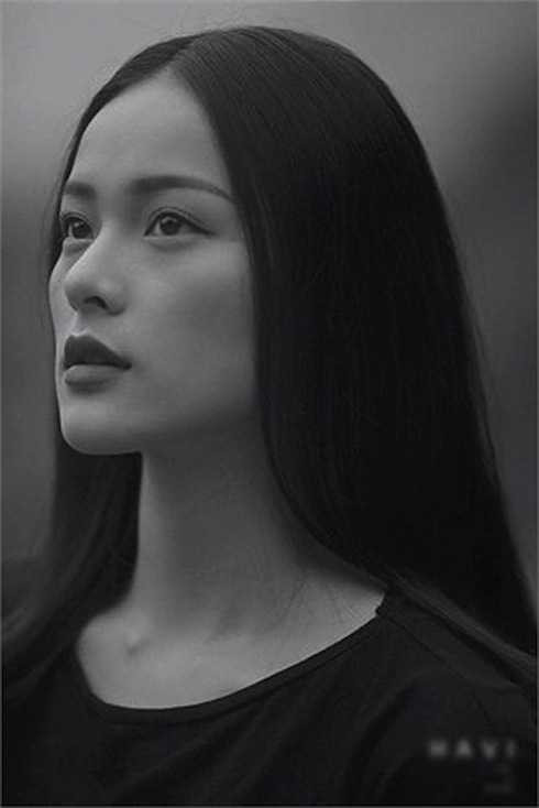 Hạ Vi khoe nhan sắc trời phú trong một bức hình thời trang.