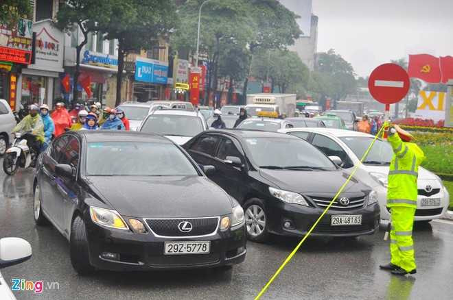 Lãnh đạo đội CSGT số 6 cho biết, để đảm bảo an toàn trật tự giao thông trong buổi sáng 28/1, lãnh đạo đội huy động 80 chiến sĩ cùng CSGT, công an các phường