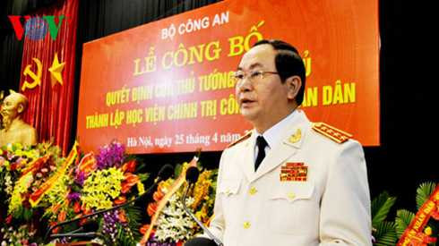 Tiểu sử 19 Uỷ viên Bộ chính trị khoá XII