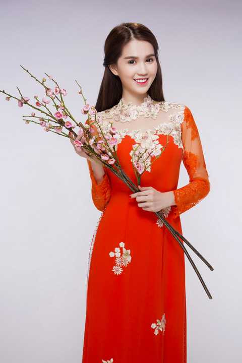 Không chỉ luôn nổi bật trong rừng sao Việt tại các sự kiện lớn, Ngọc Trinh cũng luôn biết vận dụng tối đa lợi thế hình thể của mình trong các shoot hình thời trang.