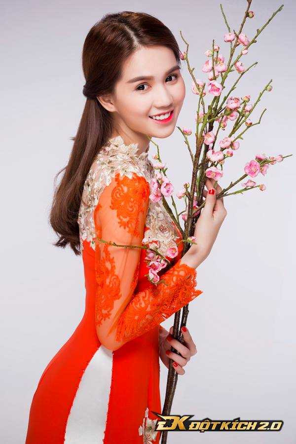 Ngọc Trinh e ấp kín đáo trong tà áo dài