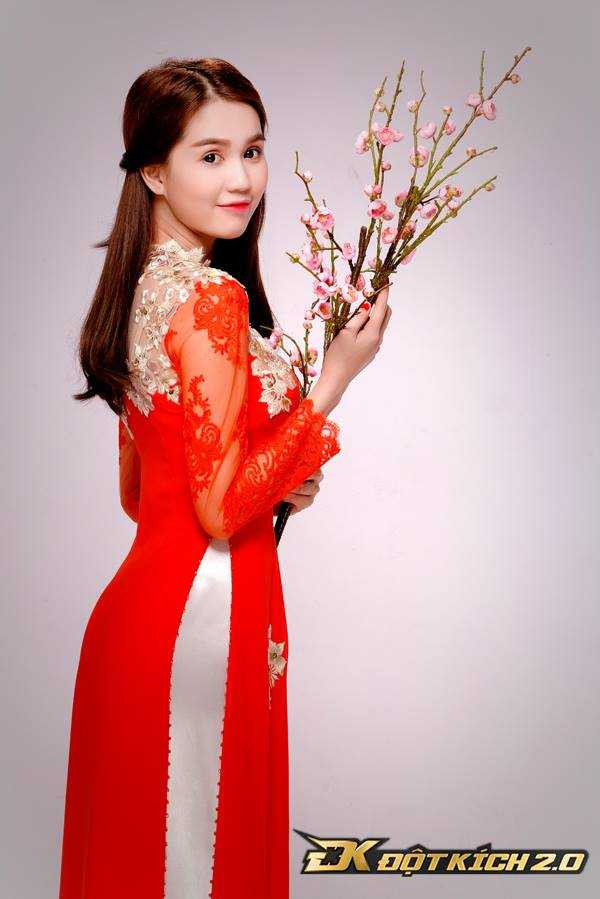 Ngọc Trinh e ấp kín đáo trong tà áo dài
