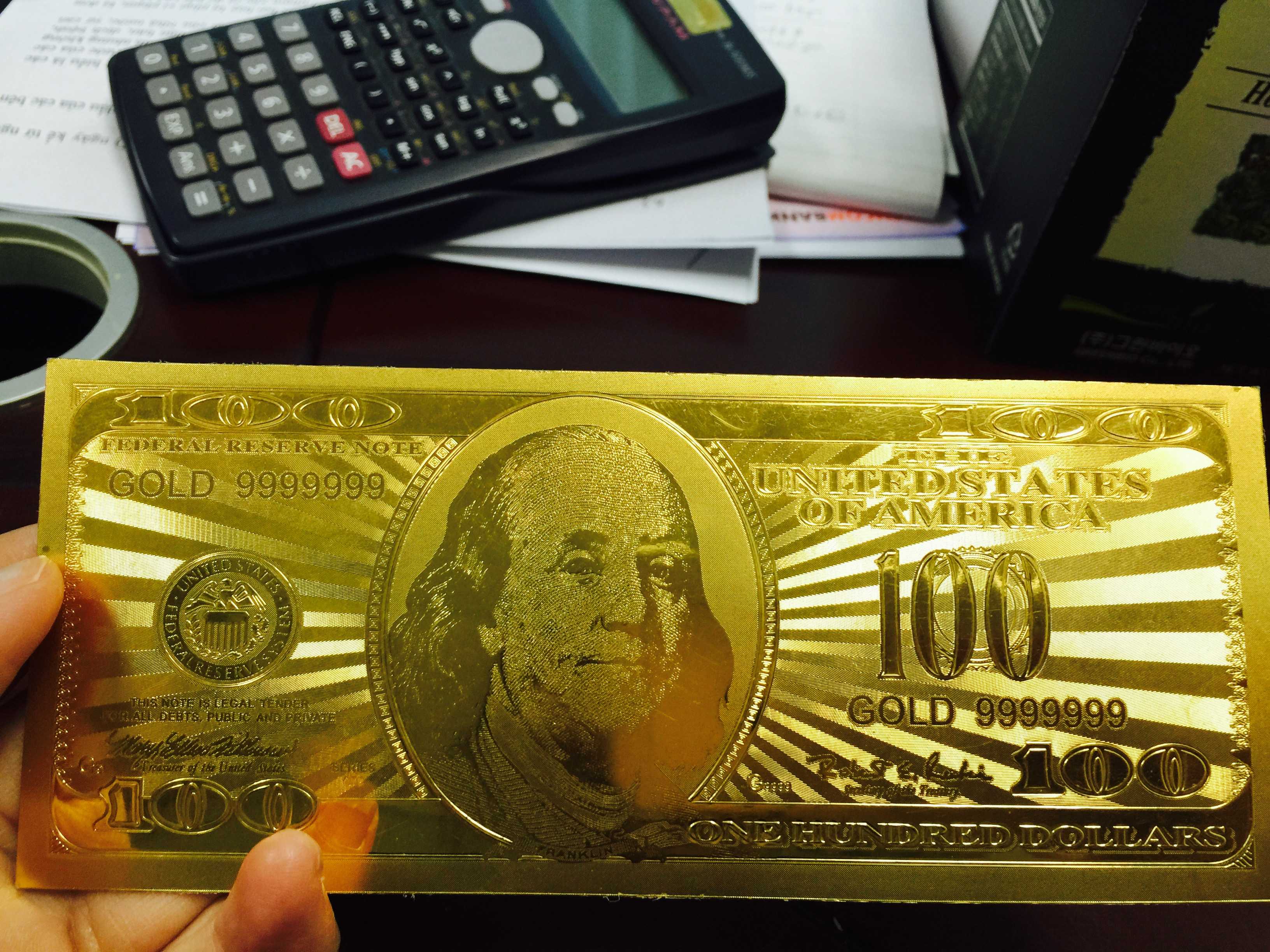 Tờ 100 USD mạ vàng có giá 100 USD