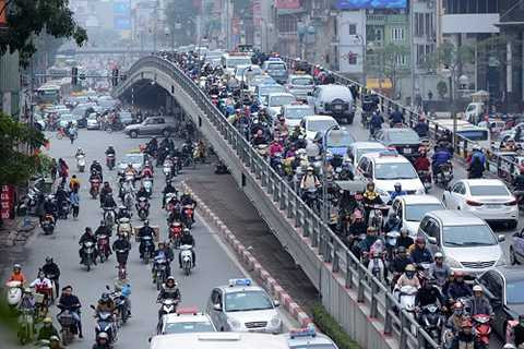 Cầu vượt Thái Hà kín đặc xe