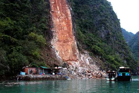 Hiện trường vụ tai nạn sạt lở đá tại Bản Sen. Hiện trường vụ tai nạn sạt lở đá tại Bản Sen.