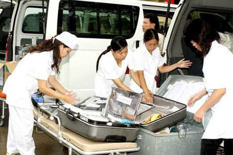 Y tế luôn túc trực và sẵn sàng cấp cứu khi có sự cố - Ảnh minh họa