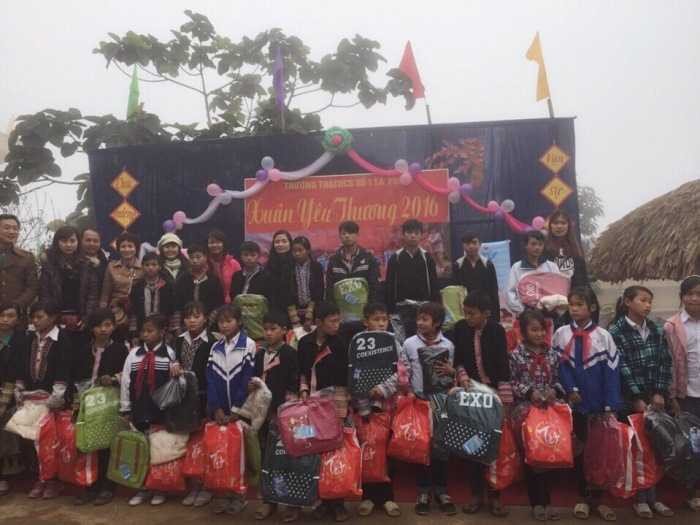 Mang Tết ấm tình thương đến với người nghèo H'Mông