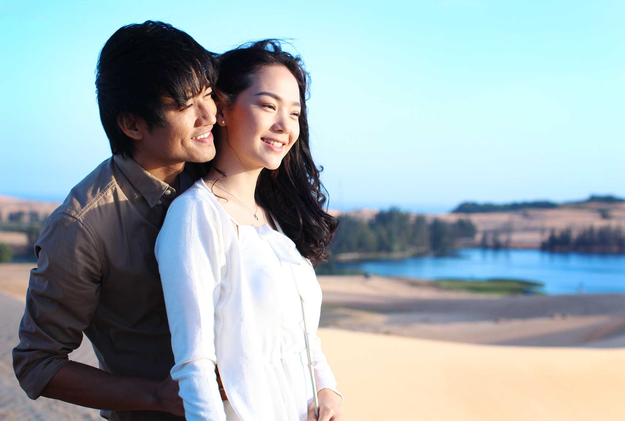 Minh Hằng hôn Quý Bình đắm đuối