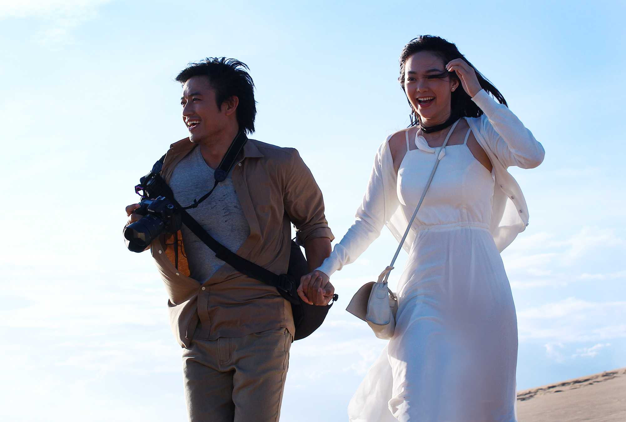 Minh Hằng hôn Quý Bình đắm đuối