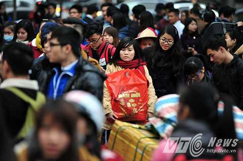 Thấu hiểu được nỗi lo này, Trung ương Hội Sinh viên Việt Nam chỉ đạo Hội Sinh viên Việt Nam các tỉnh, thành phố, Đại học Huế và Hội Sinh viên Việt Nam các trường đại học, cao đẳng, học viện trực thuộc Trung ương triển khai thực hiện chương trình “Hỗ trợ sinh viên về quê ăn Tết”.