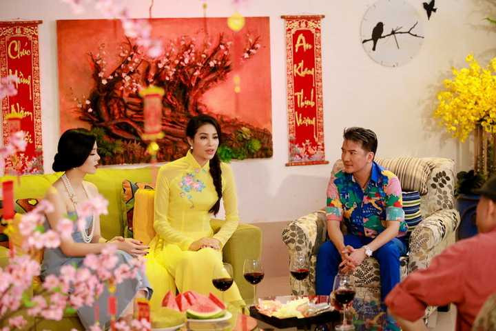 Xuất hiện trong chương trình lần này cùng với hai ca sỹ nổi tiếng, Hoa hậu Phạm Hương không giấu được vẻ vui mừng và vinh dự. Cả Mr Đàm và Lệ Quyên đều đánh giá cao năng lực, phong thái và sự nỗ lực của Phạm Hương. Đặc biệt, Mr Đàm từng nhiều lần lên tiếng ủng hộ Hoa hậu trên trang cá nhân khi cô đang tham dự Hoa hậu Hoàn vũ 2016.