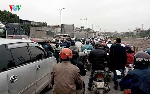 Vào lúc 3h chiều nay (30/1) đã xảy ra vụ tắc đường kinh hoàng ở Quốc Lộ 5 theo hướng đi Hải Phòng. Vào lúc 3h chiều nay (30/1) đã xảy ra vụ tắc đường kinh hoàng ở Quốc Lộ 5 theo hướng đi Hải Phòng.